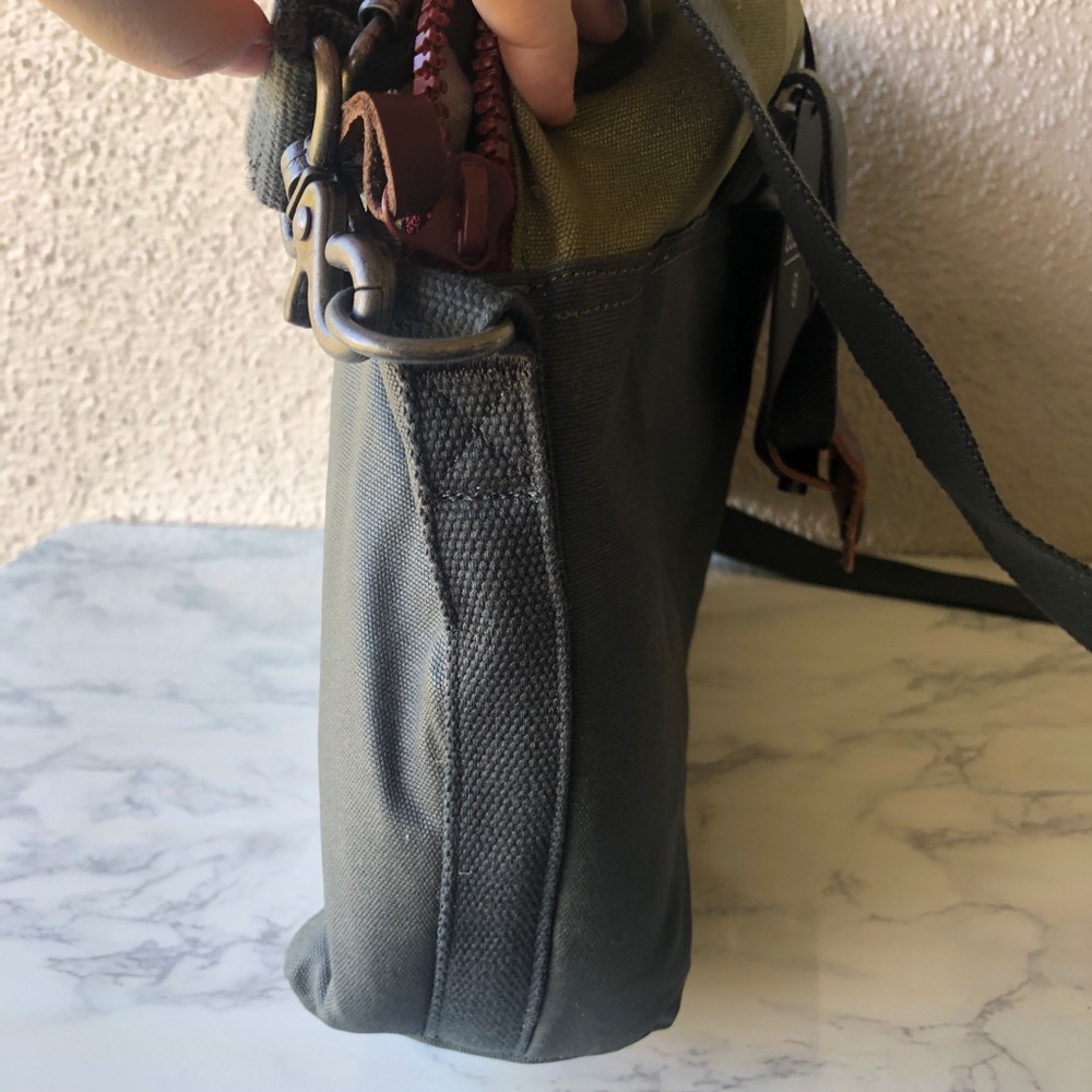 Electric Laptop bag olive green holds 15 inch laptop brand new with tags NWT - Picture 9 of 16